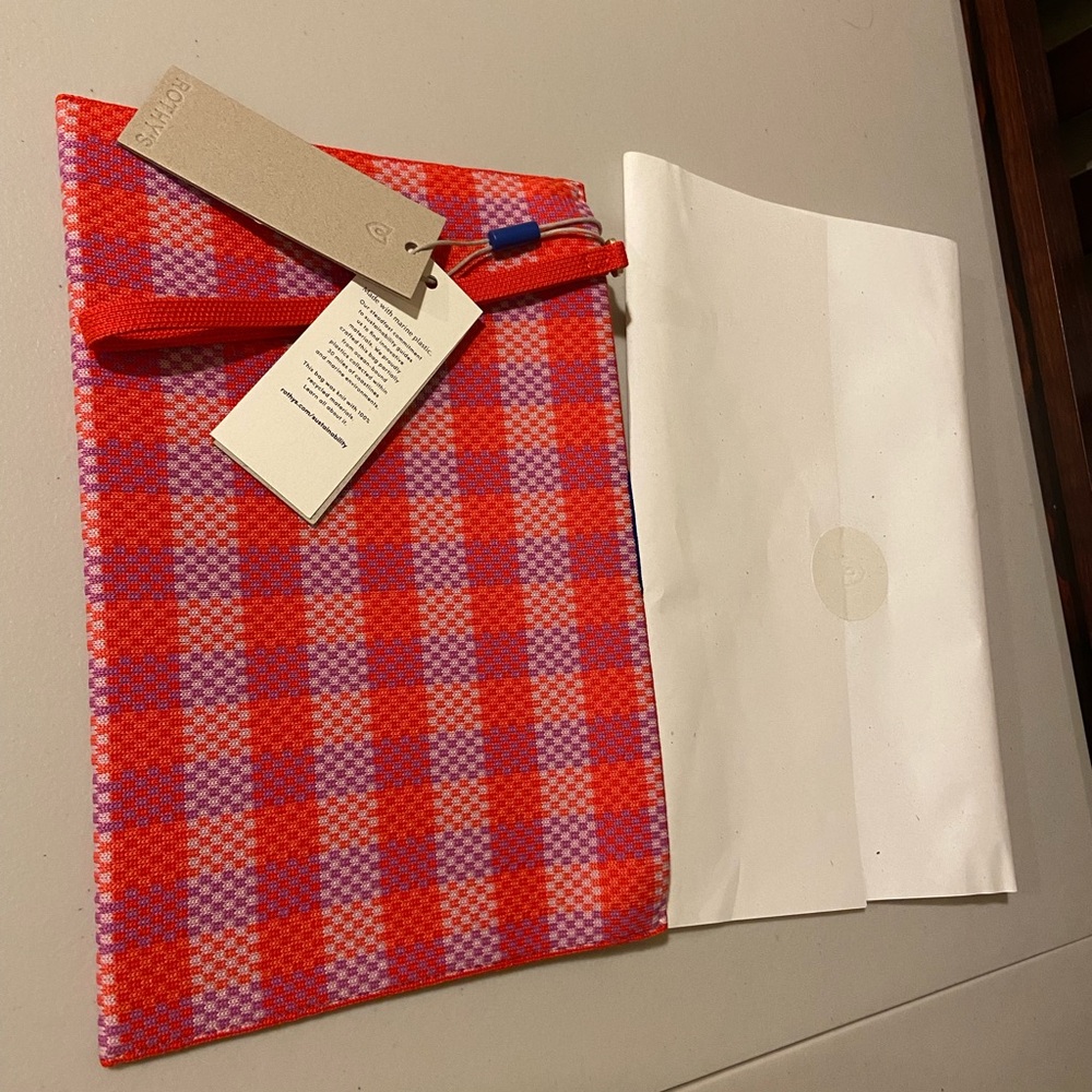 NWT Rothy's essential pouch - Picture 6 of 11